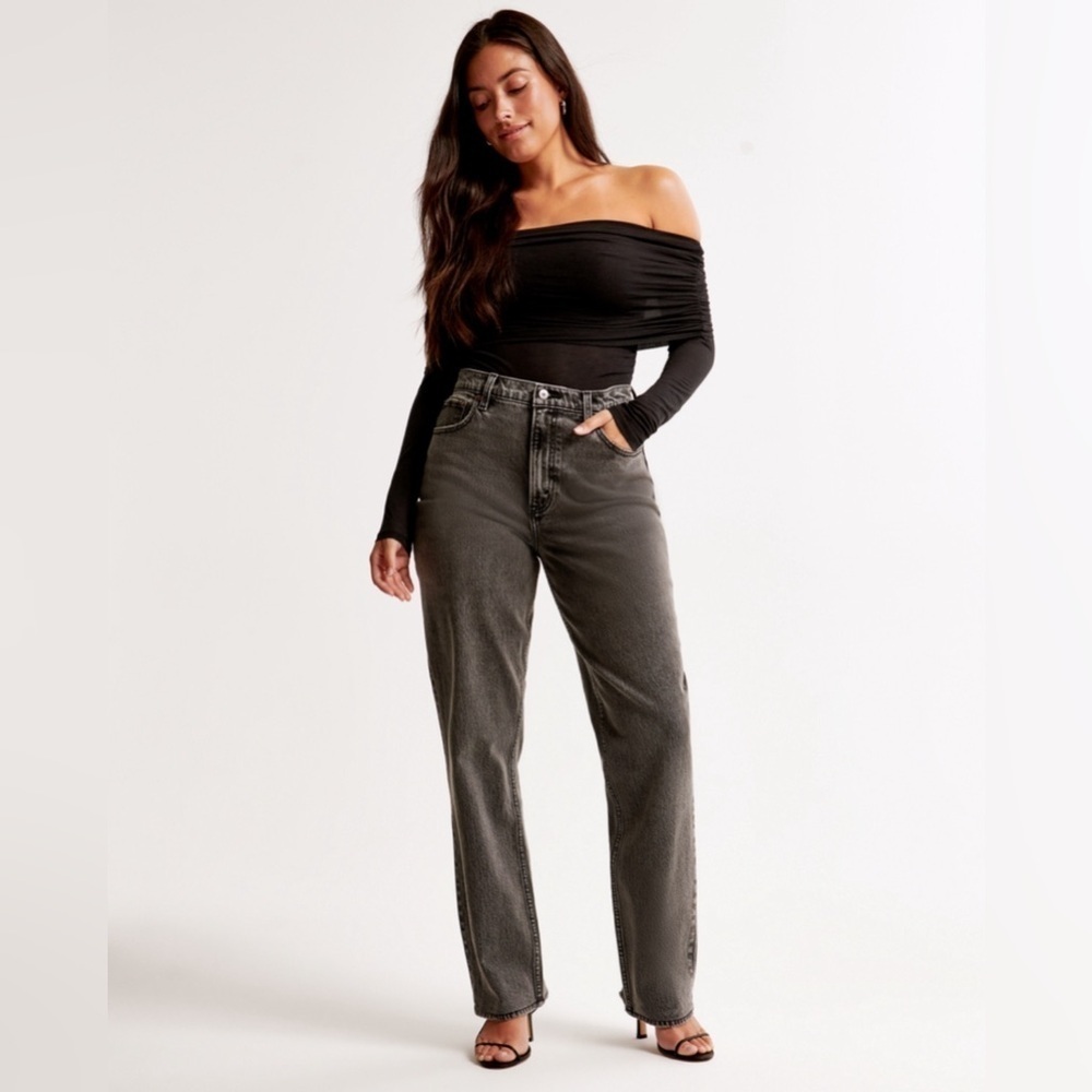 NWT Abercrombie Curve Love Ultra High Rise 90s Straight Jean